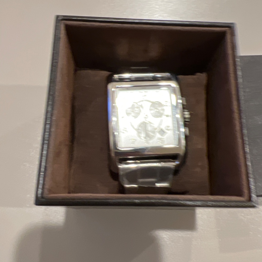 Watch - Picture 2 of 3